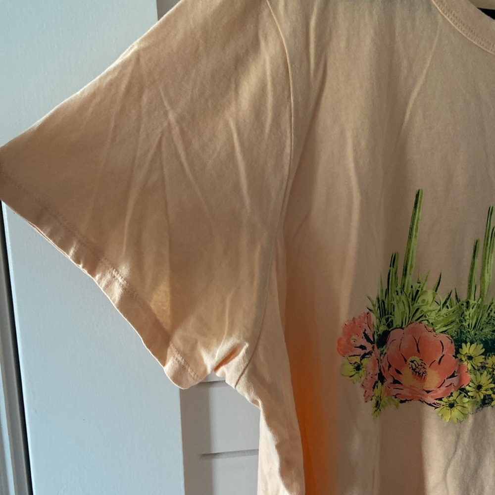 Old Navy Tshirt Size XL - Picture 4 of 6